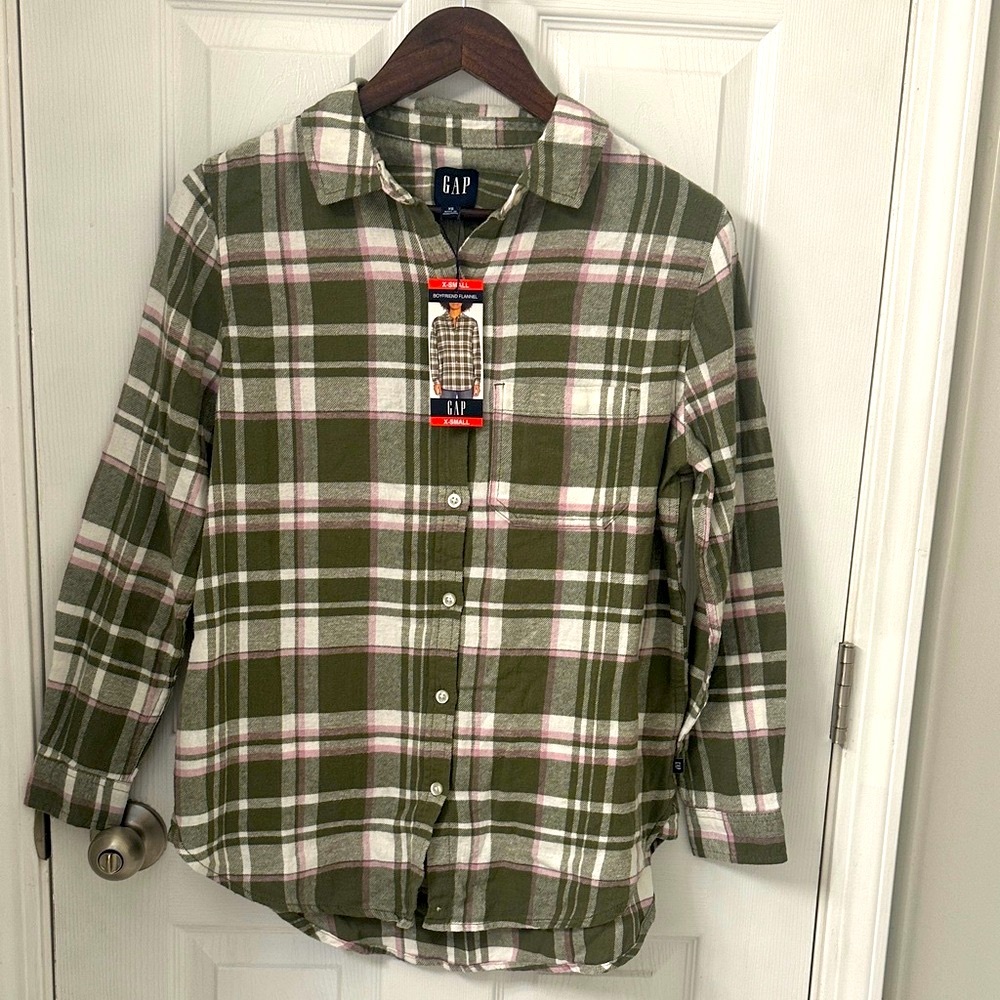 Women’s GAP Green and Pink Casual Button Down Boyfriend Flannel